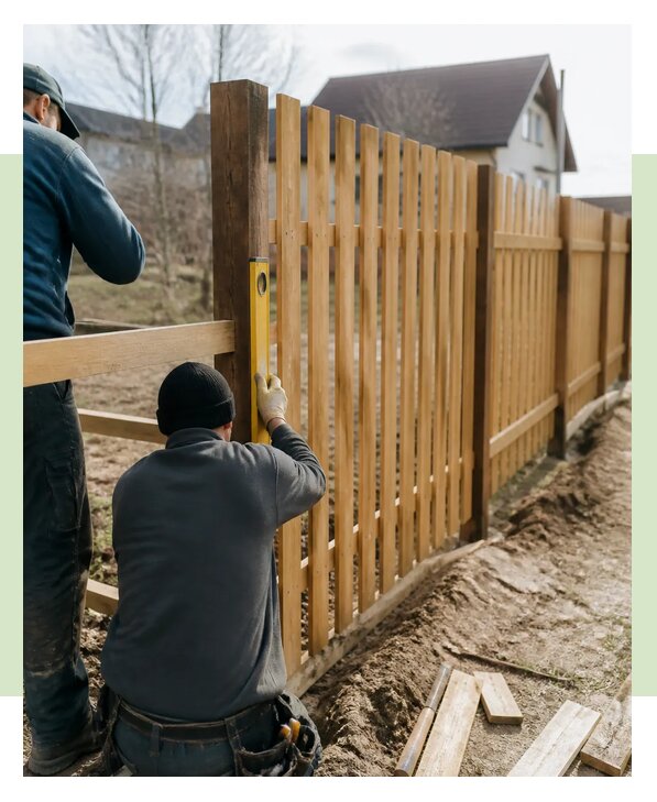Профессиональный монтаж деревянного забора под ключ в Торжке